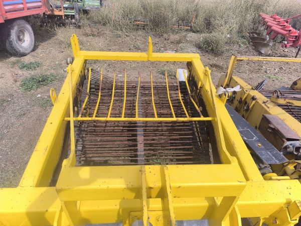 Patates söküm makinası plastik palet — Çiftlik, Niğde